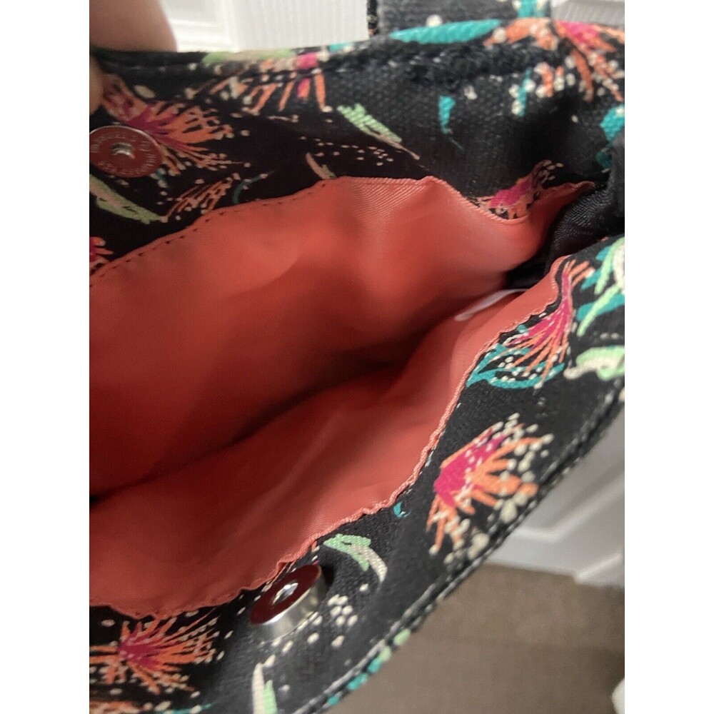 Kavu Crossbody Bag Floral Messenger Tote - Picture 6 of 9